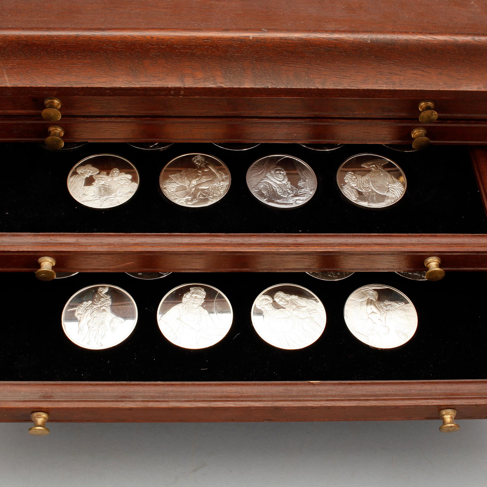 MEDALJSAMLING, 50 st, sterling silver, "Rembrandt silver", svenska kontrollstämplar, Franklin Mint AB. Tot ca 3300 gram.