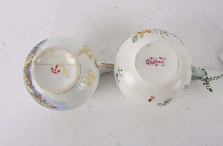CREMEKOPPAR, 5 st, porslin, rokokostil.