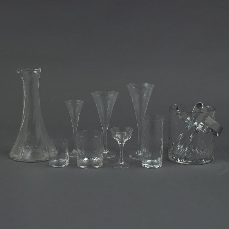 Gunnar Cyrén, a 94-piece "Helena" glass service, Orrefors.