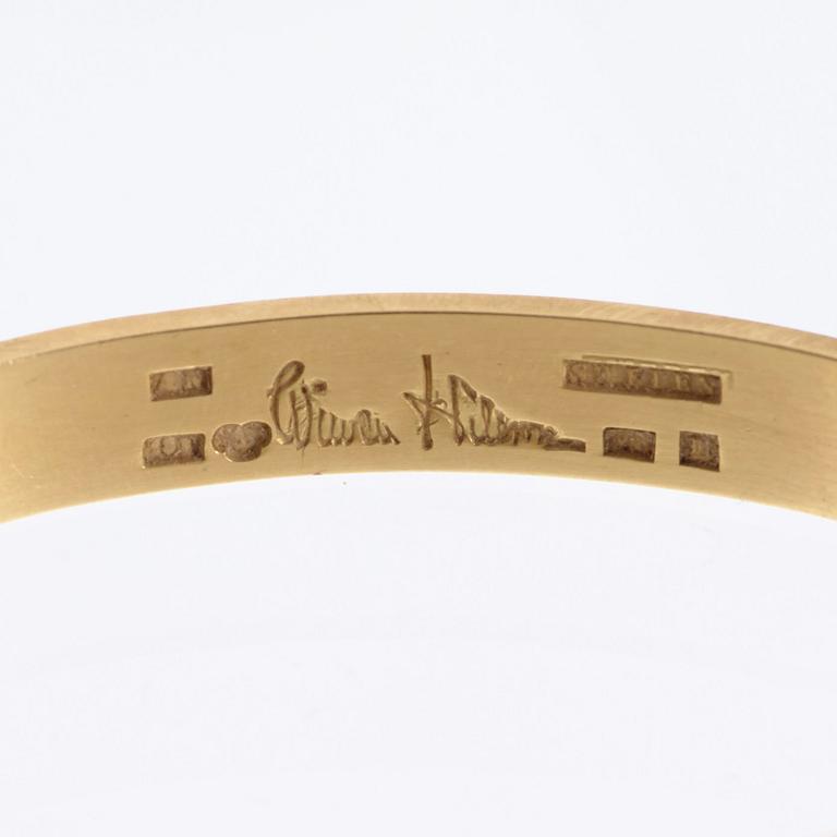 A Wiwen Nilsson 18k gold bangle with eight cabochon cut moonstones, Lund 1947.