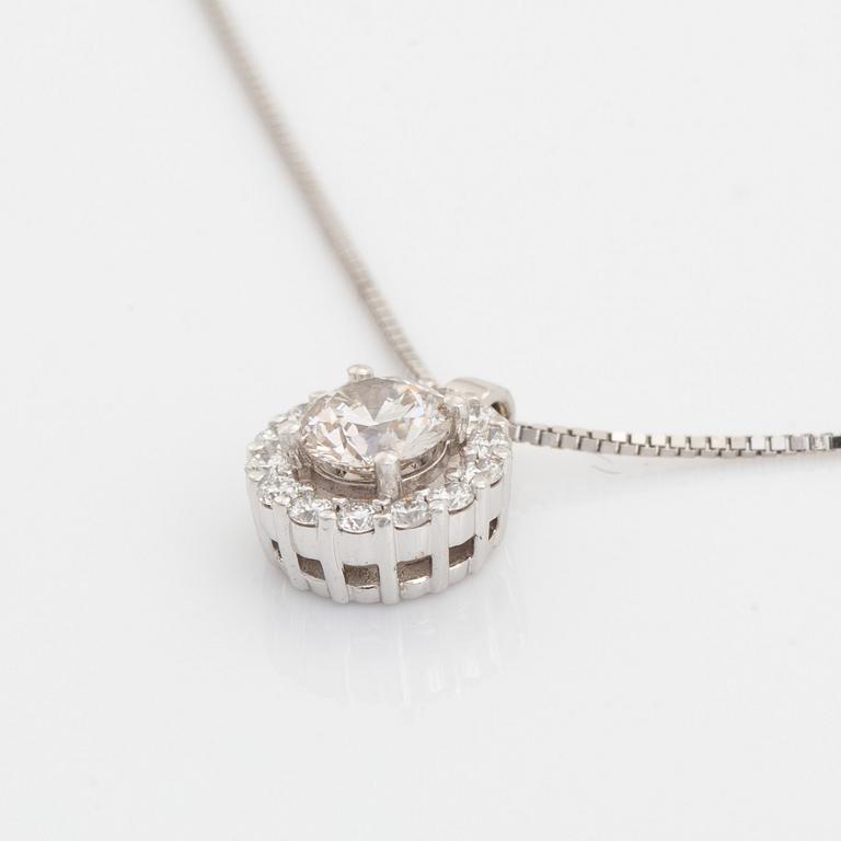 Collier med briljantslipade diamanter.