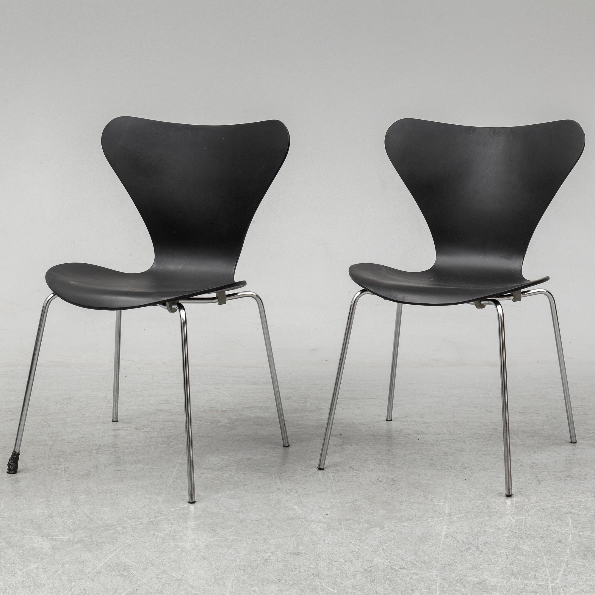 ARNE JACOBSEN, six 'Series 7' chairs from Fritz Hansen, Denmark.