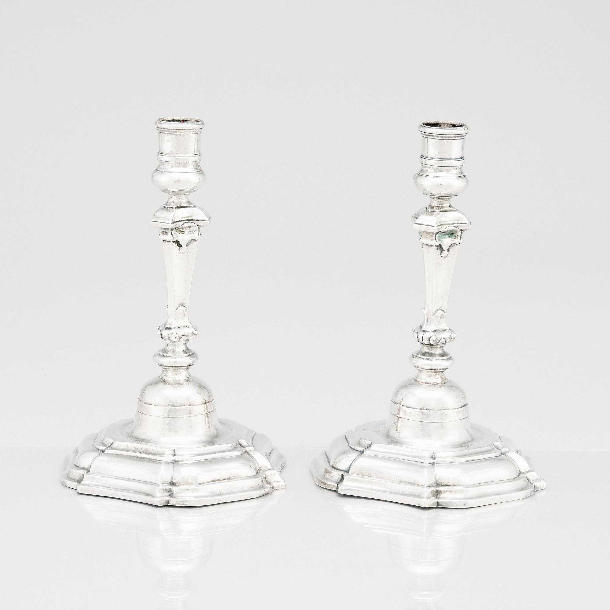 Petter Lund, ljusstakar, silver, ett par, Stockholm 1758. Senbarock.