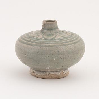 A small celadon Sawankhalok vase, 15th cenury, Royal Nanhai Cargo.