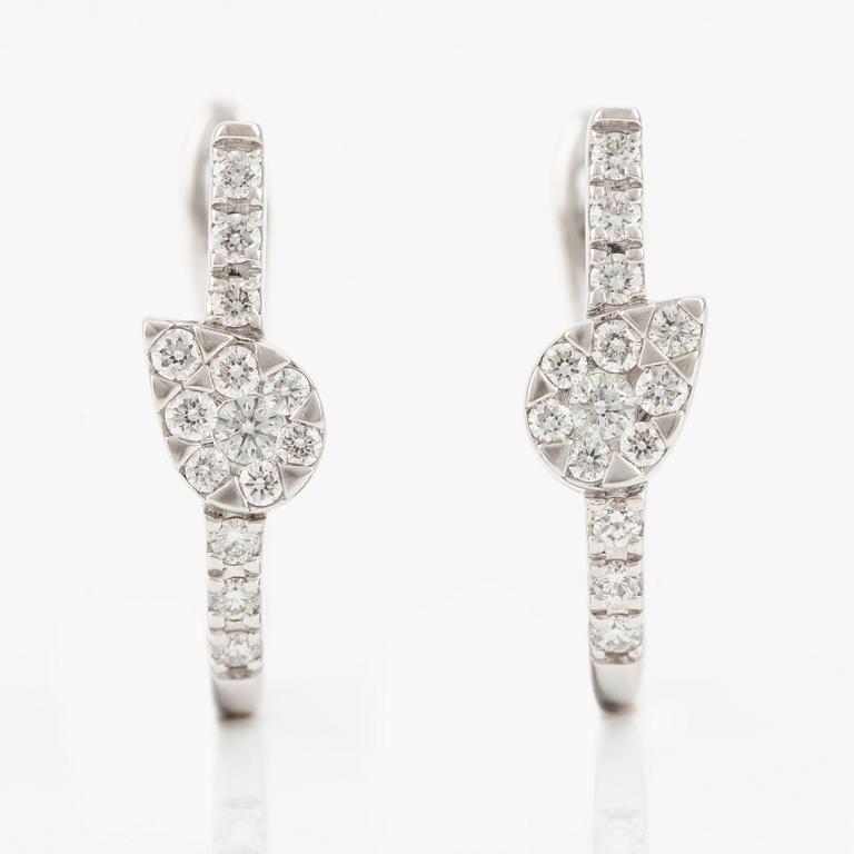 Örhängen 18K vitguld med briljantslipade diamanter.