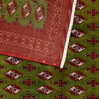 MATTA, Turkmen, ca 387 x 310 cm.