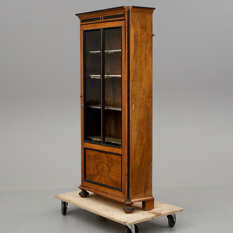 BOKSKÅP, nyrenässans, 1800-talets slut.