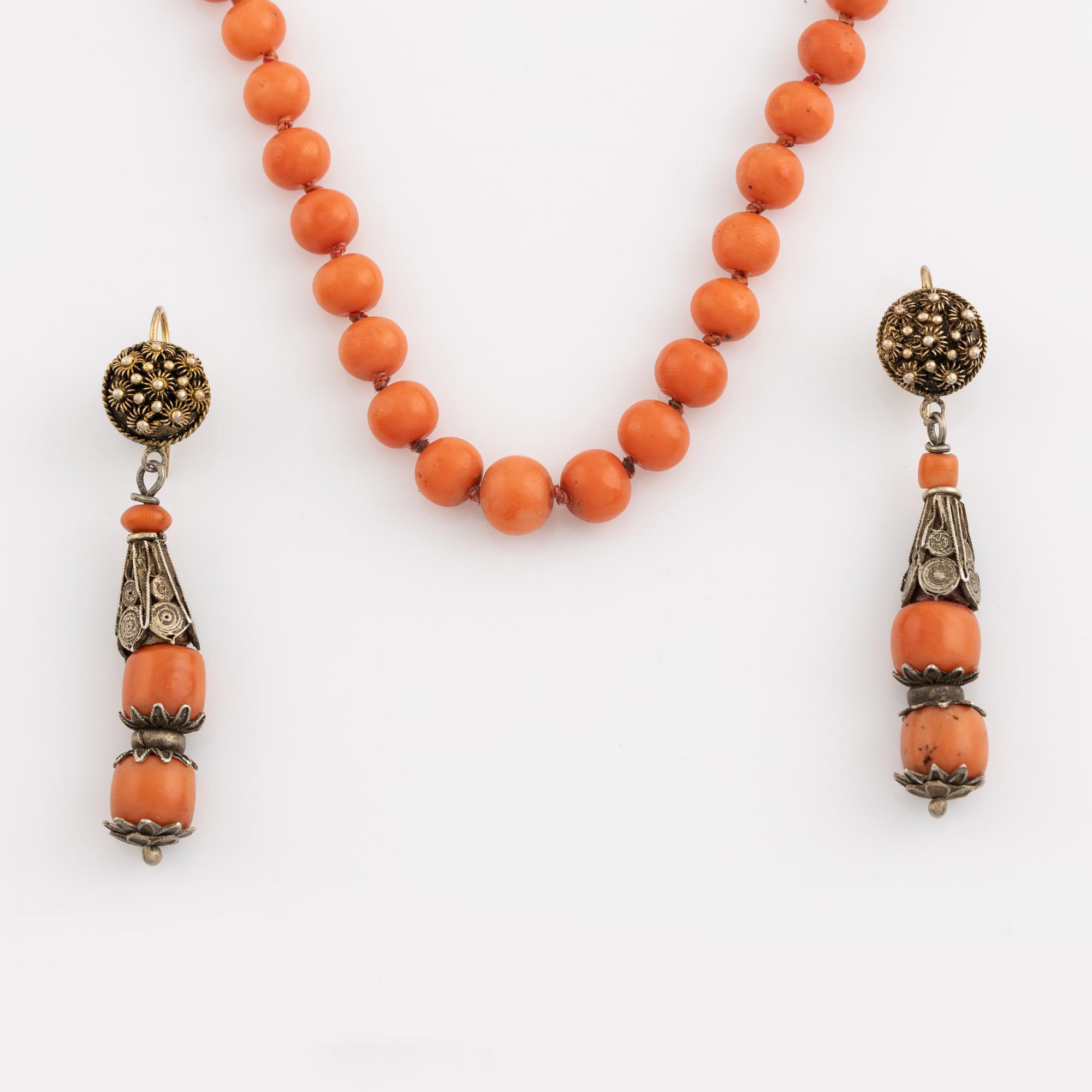 Earrings and necklace, with coral.