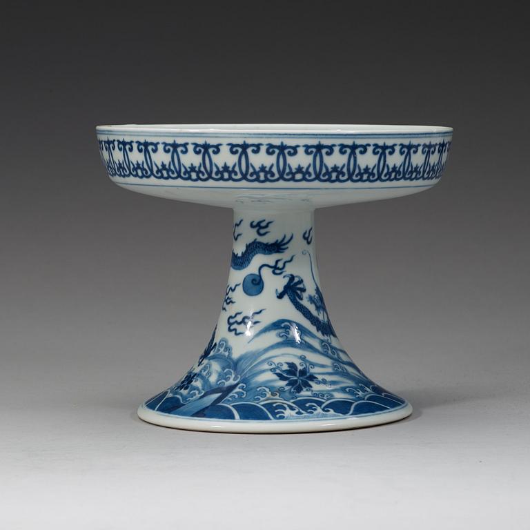 A blue and white dragons tazza, Qing dynasty, Qianlongs mark.