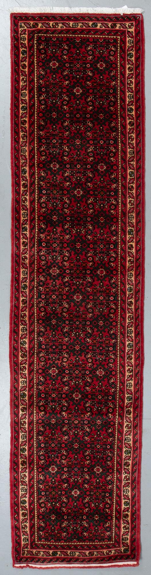 A RUNNER, Hosenabad, ca 302 x 72 cm.