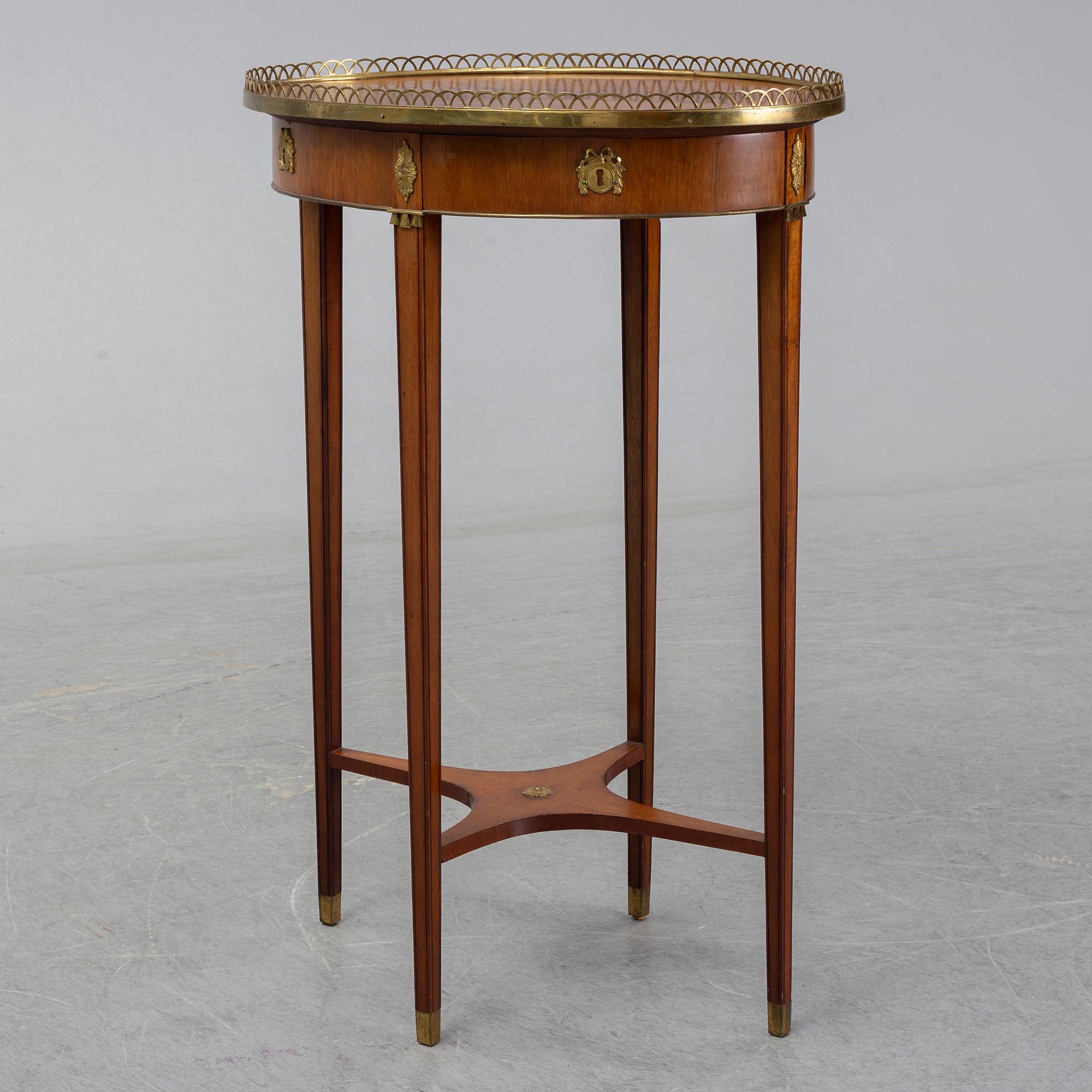 BORD, gustaviansk stil, 1900-talets början.