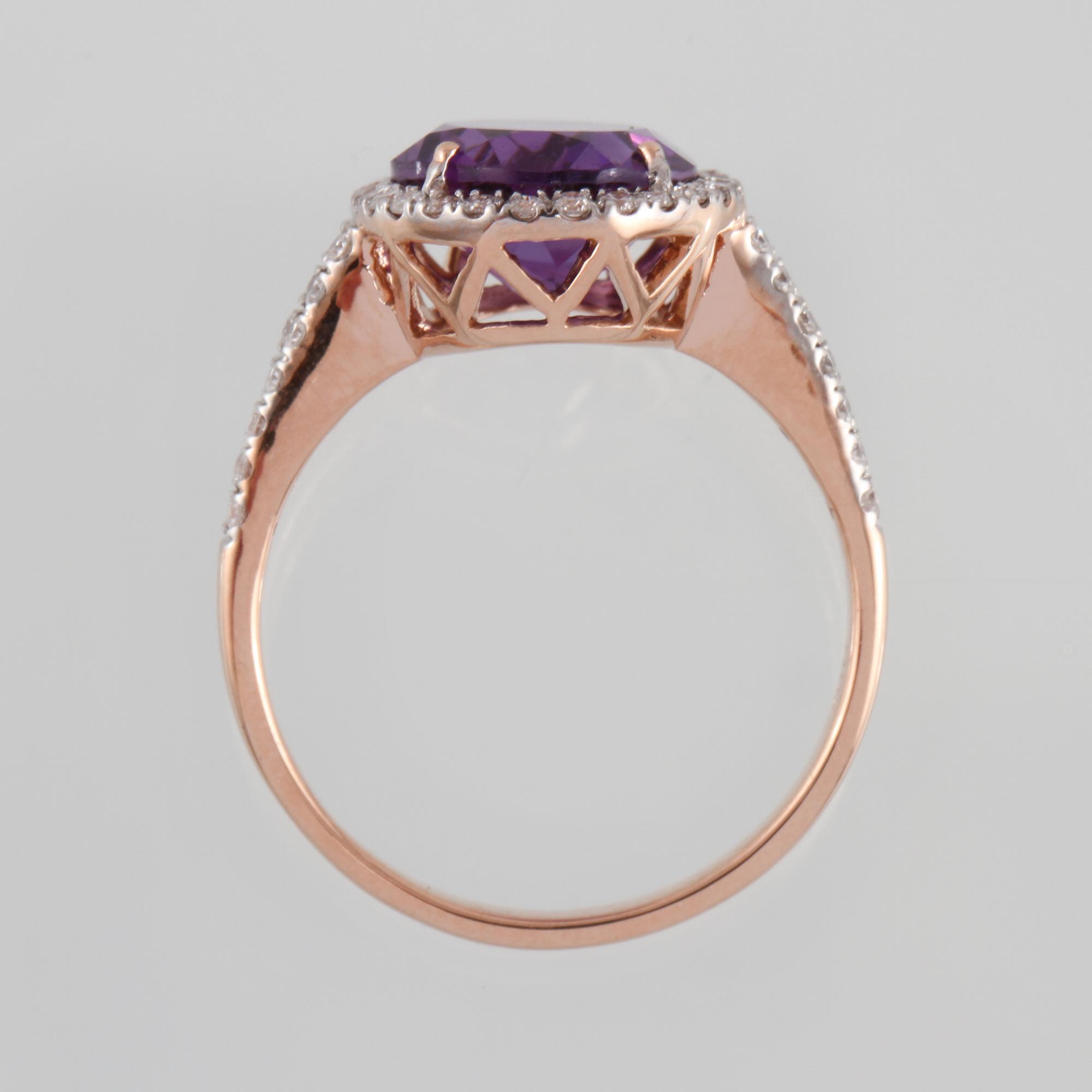 RING, 18K guld med briljantslipade diamanter 0.46 ct samt ovalslipad ametist. Vikt 3,5 gram.