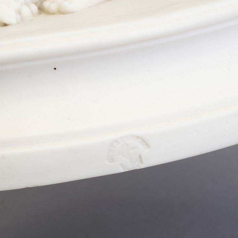 FIGURER, två st, parian, Gustafsberg, en daterad 1891.