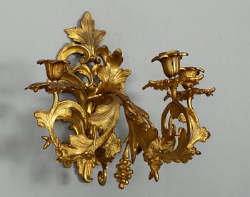 VÄGGKANDELABER, för 3 ljus, förgylld brons, ca 1850.