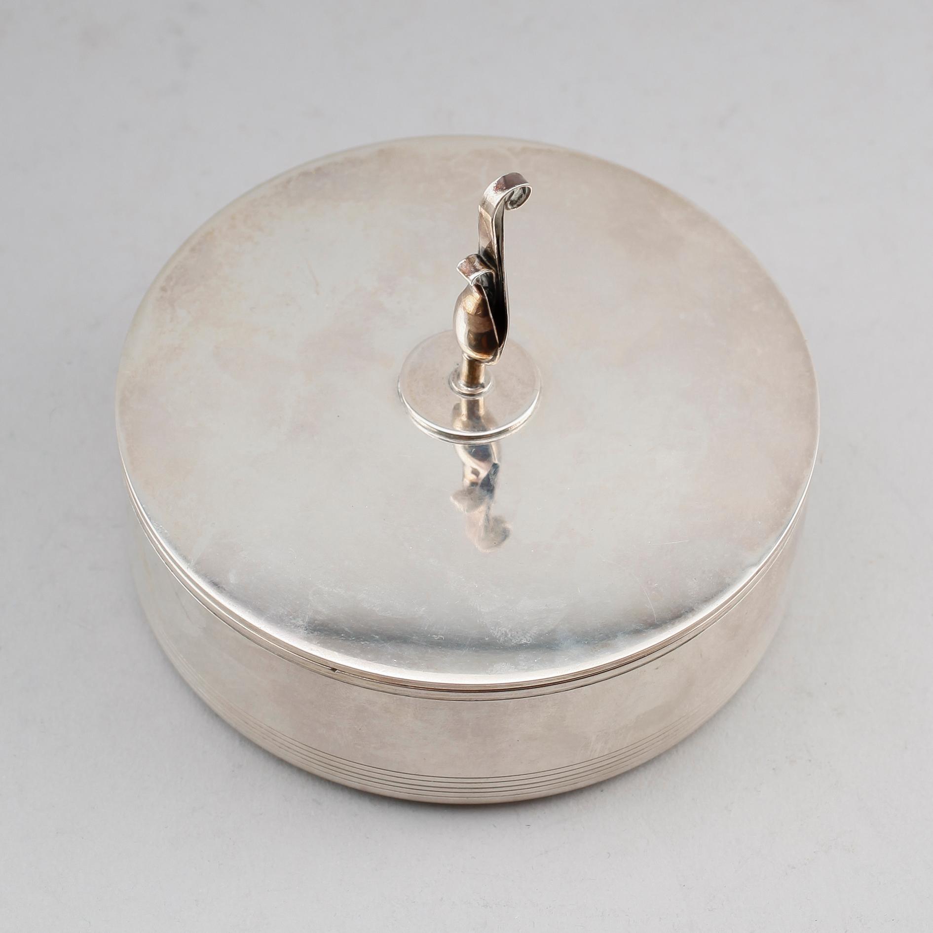 LOCKDOSA, silver, Tore Eldh, K&EC (K & E Carlson), Göteborg  1947. Vikt ca 167 gram.