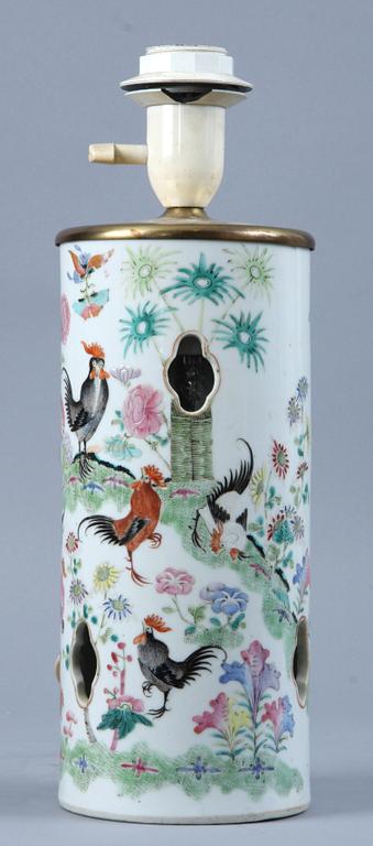 BORDSLAMPA, porslin, Kina, 1900-tal.