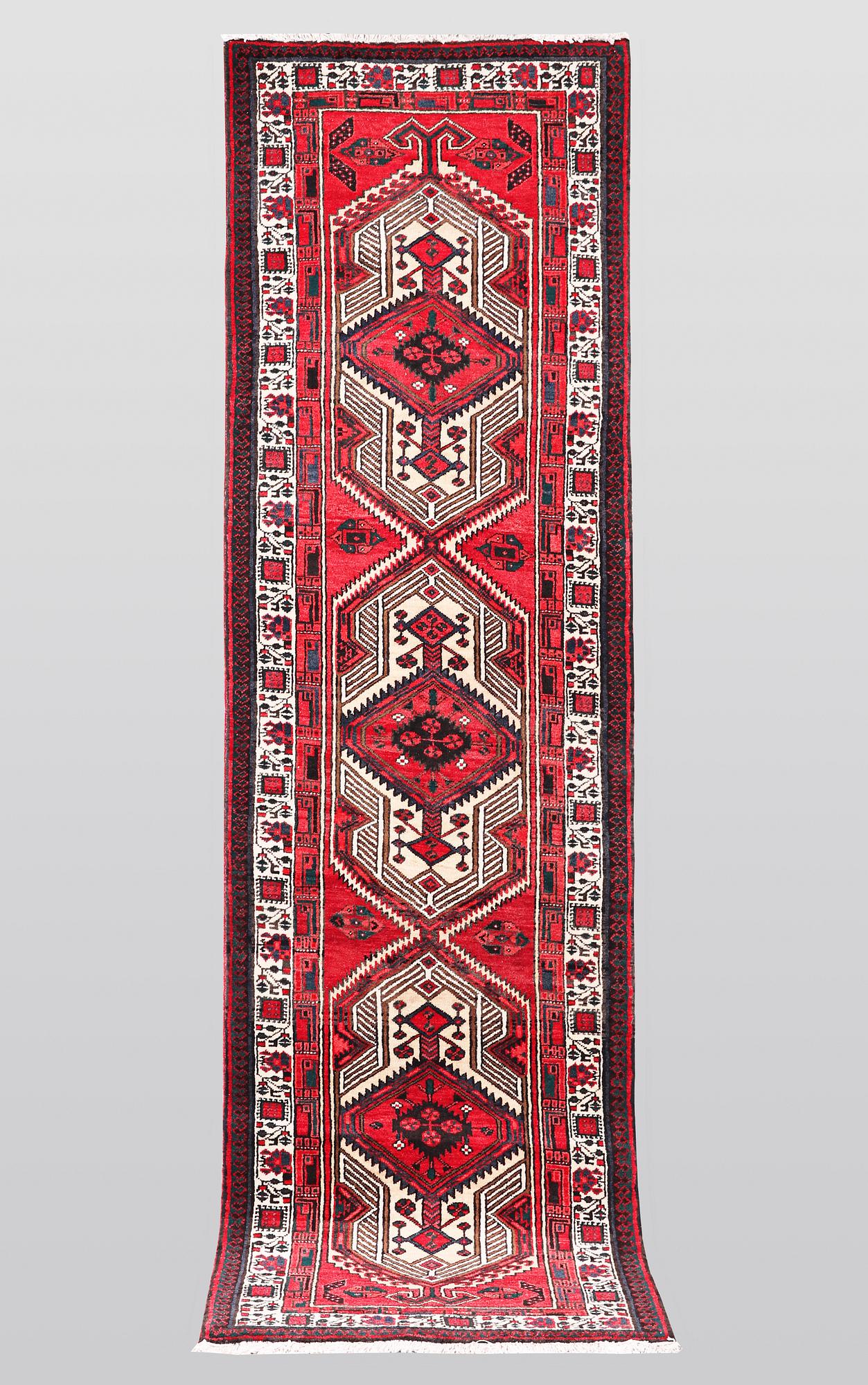A runner, Sarab, ca 348 x 104 cm.