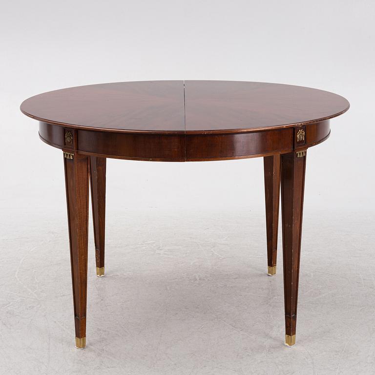 Dining table, Gustavian style, 6 extension leaves, 20th century.