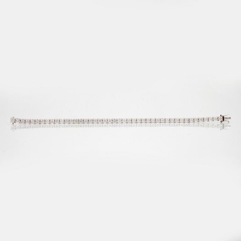 ARMBAND med 44 briljantslipade diamanter totalt ca 7.73 ct. Kvalitet ca G-H/VS-SI.