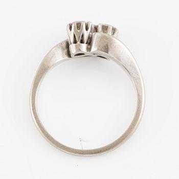 Ring, 18K white gold with two brilliant-cut diamonds.
