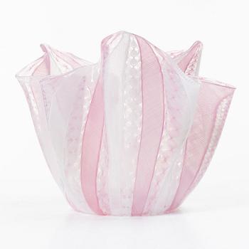 Paolo Venini & Fulvio Bianconi, a 'Fazzoletto' vase, Murano, Italien.