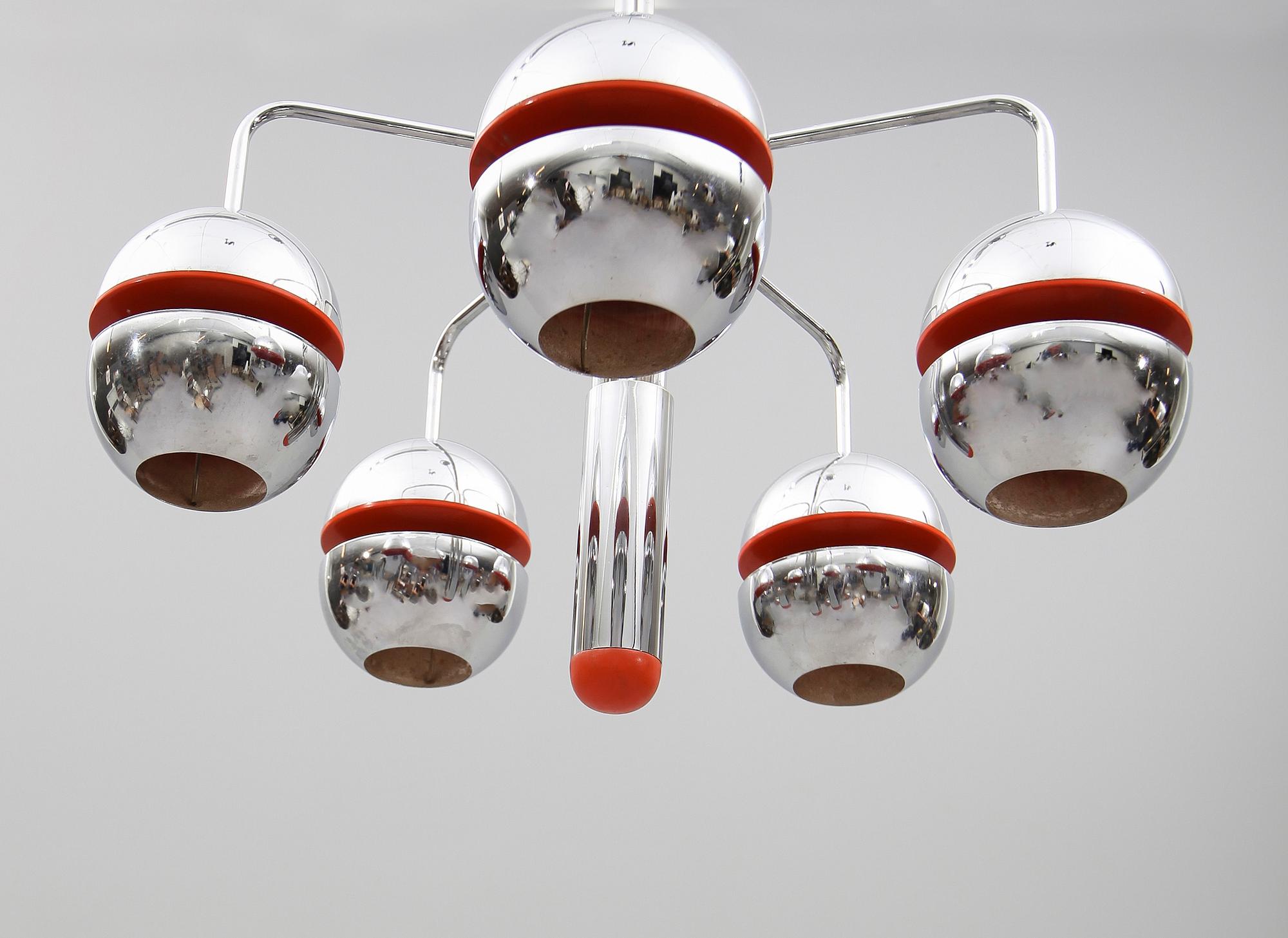 TAKLAMPA, kromad metall, 1960-tal. Höjd ca 75 cm.