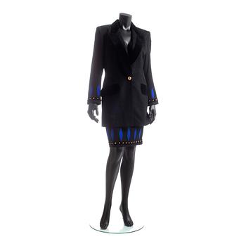 LOUIS FÉRAUD, a two-piece black wool suit consisting of jacket and skirt.