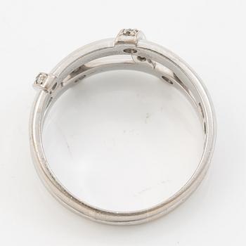 Engelbert a ring 18K white gold with round brilliant-cut diamonds.