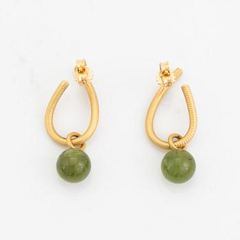 Dulong, 18K gold earrings.