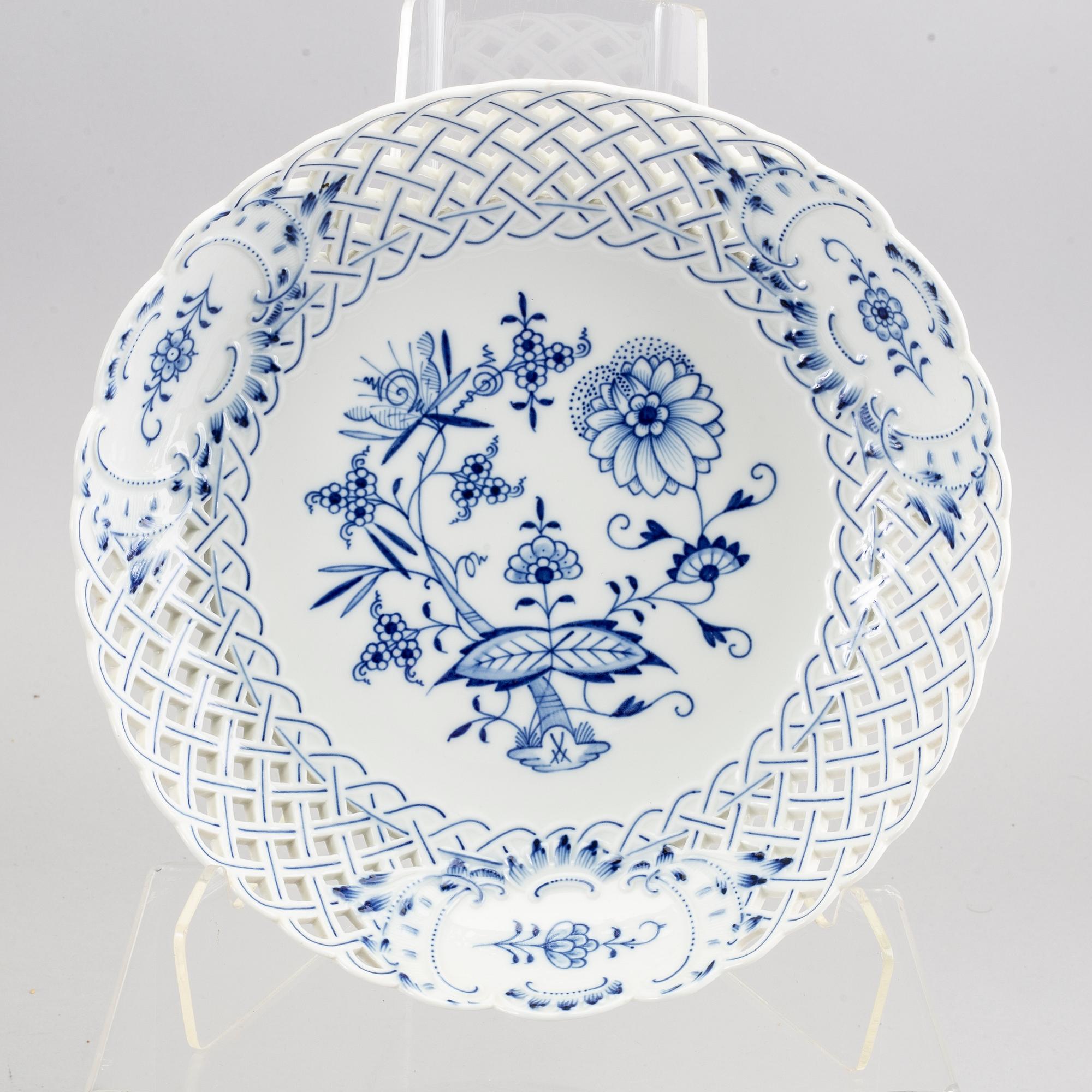 SERVISDELAR, 19 st, porslin, "Lökmönstret", Meissen, Tyskland,