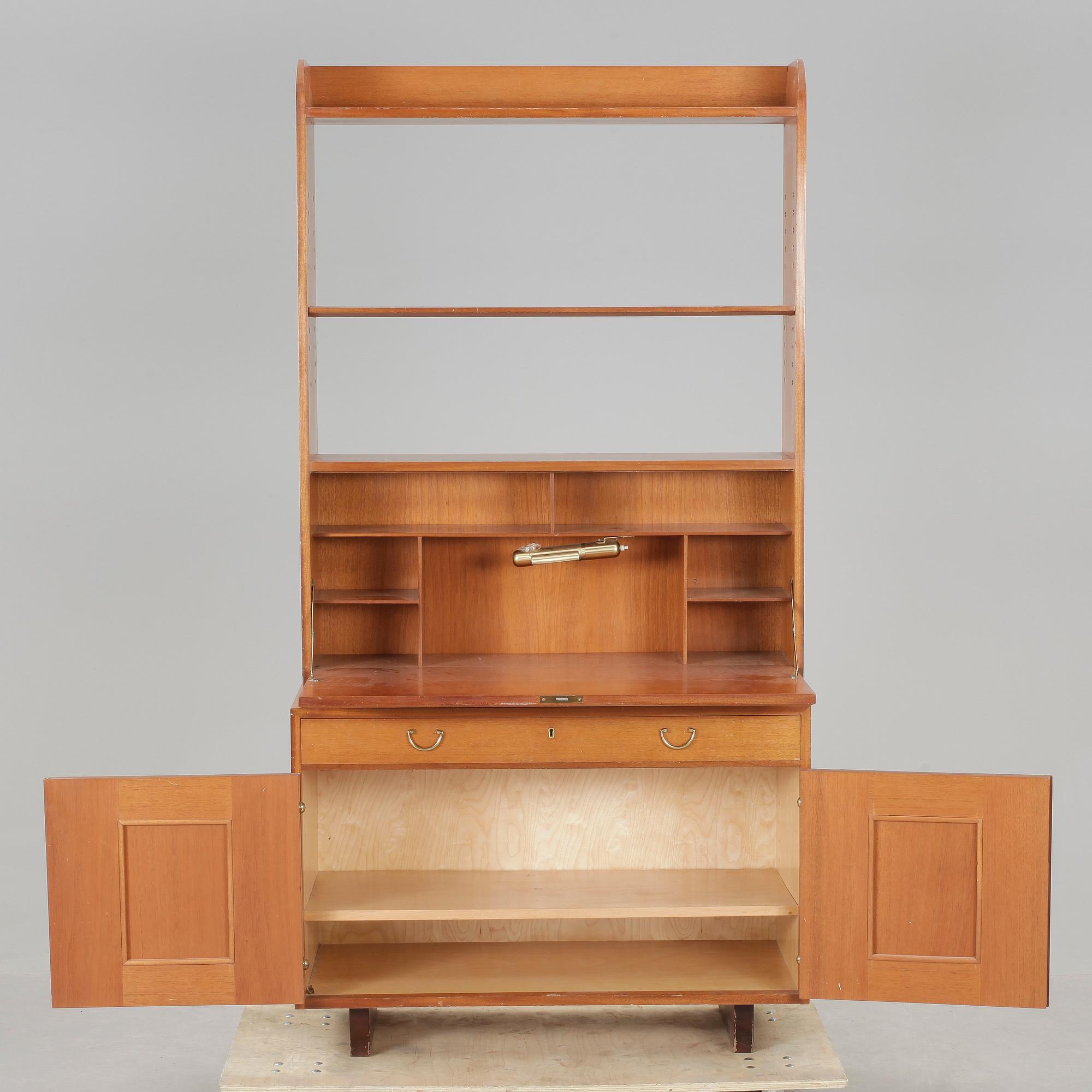 JOSEF FRANK, bokhylla, Firma Svenskt Tenn, modell 2112.