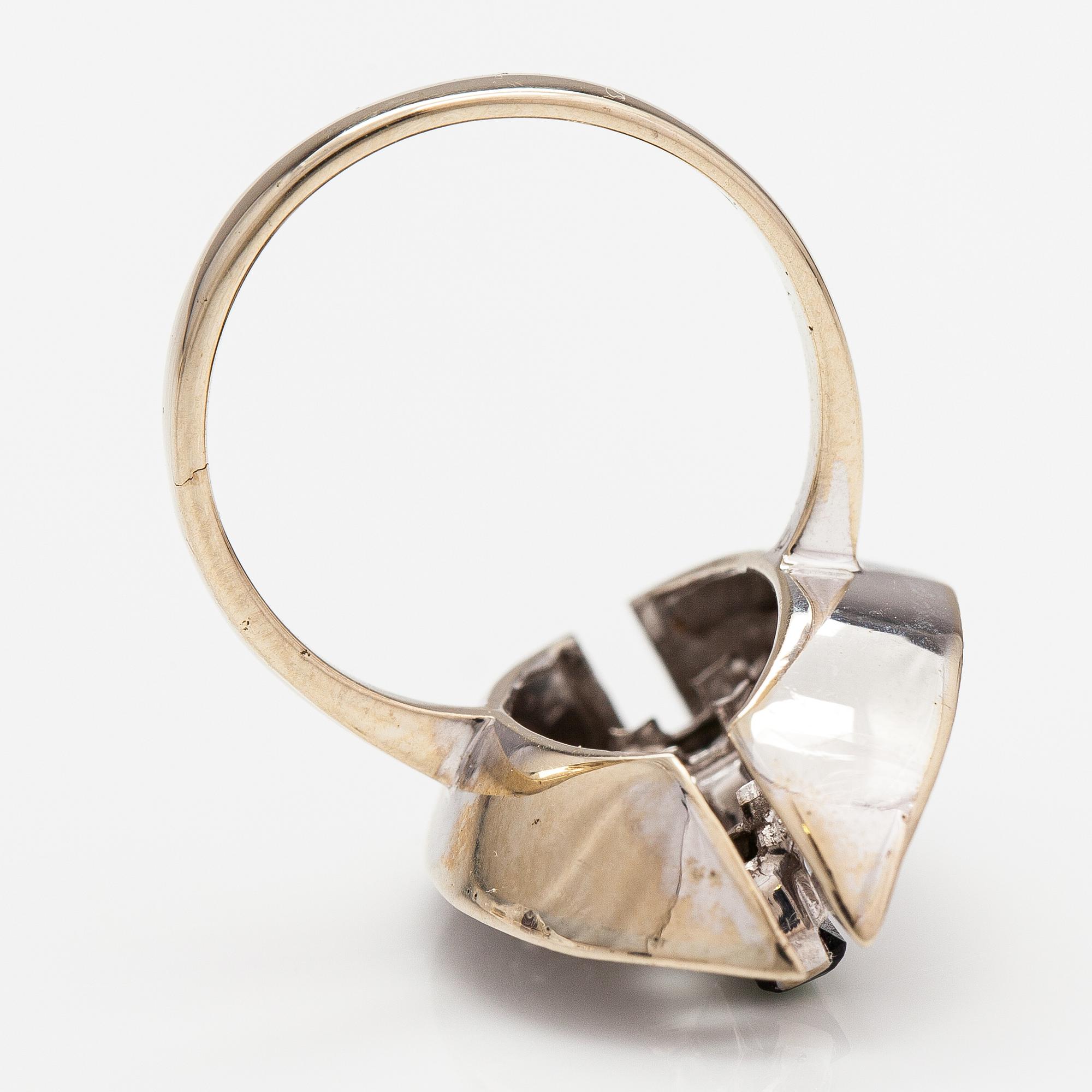 Ring, 18K vitguld, diamant ca 0.03 ct och turmaliner. Finska importstämplar 1962.