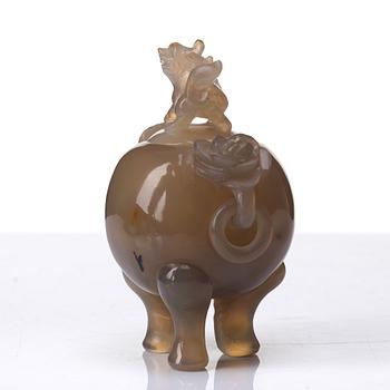 Two agathe cups and a censer with cover, Qing dynasty.