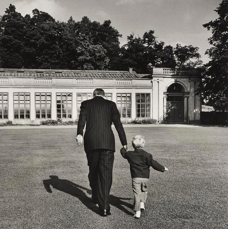 Lennart Nilsson, "Gustav VI Adolf och Kronprins Carl Gustaf, Orangeriet Ulriksdal, 1950".