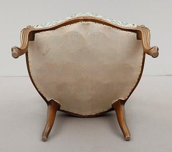KARMSTOLAR, 3 st, (2+1) rokokostil, 1900-talets första hälft samt 1900-talets mitt.