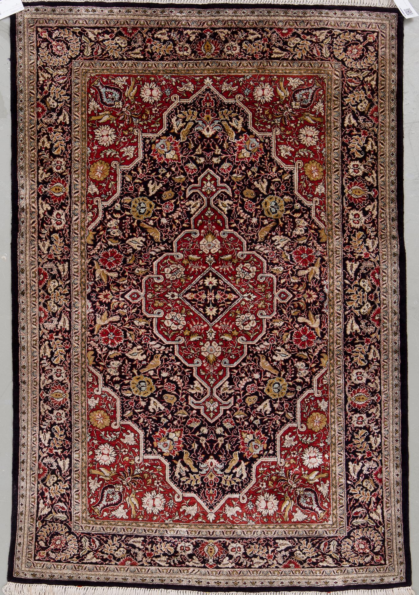 MATTA, Ghom, part silk, old. Ca 151x102 cm.