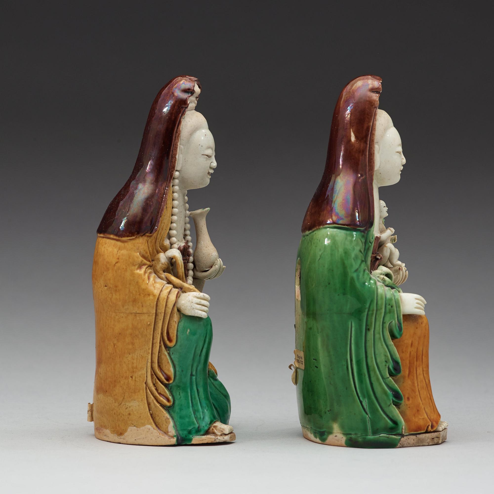 FIGURINER, två stycken, porslin. Qingdynastin, Kangxi (1662-1722).