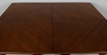 MATSALSMÖBEL, 11 delar, senbarockstil, 1900-talets första hälft.