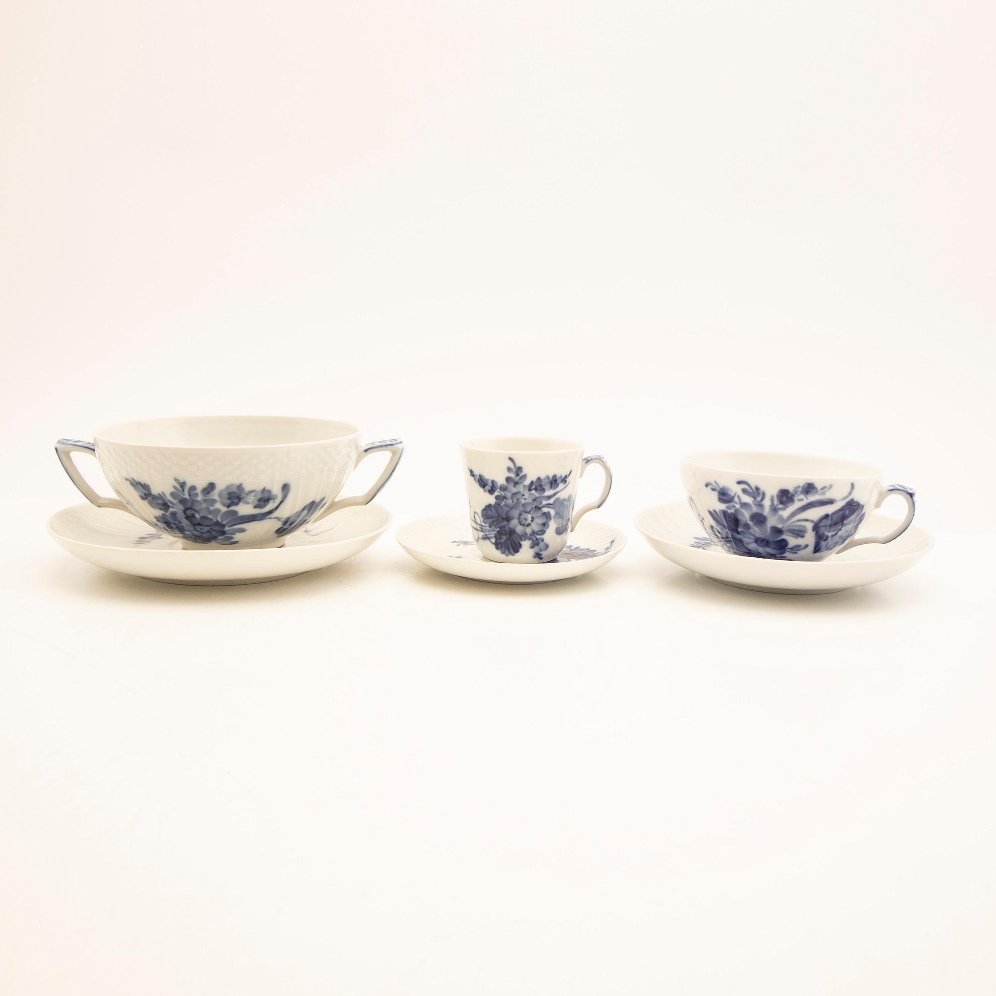 Service "Blue Flower" approx. 130 pcs Royal Copenhagen Denmark 20th century porcelain.