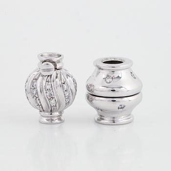 Två lås 18K vitguld med små briljantslipade diamanter.