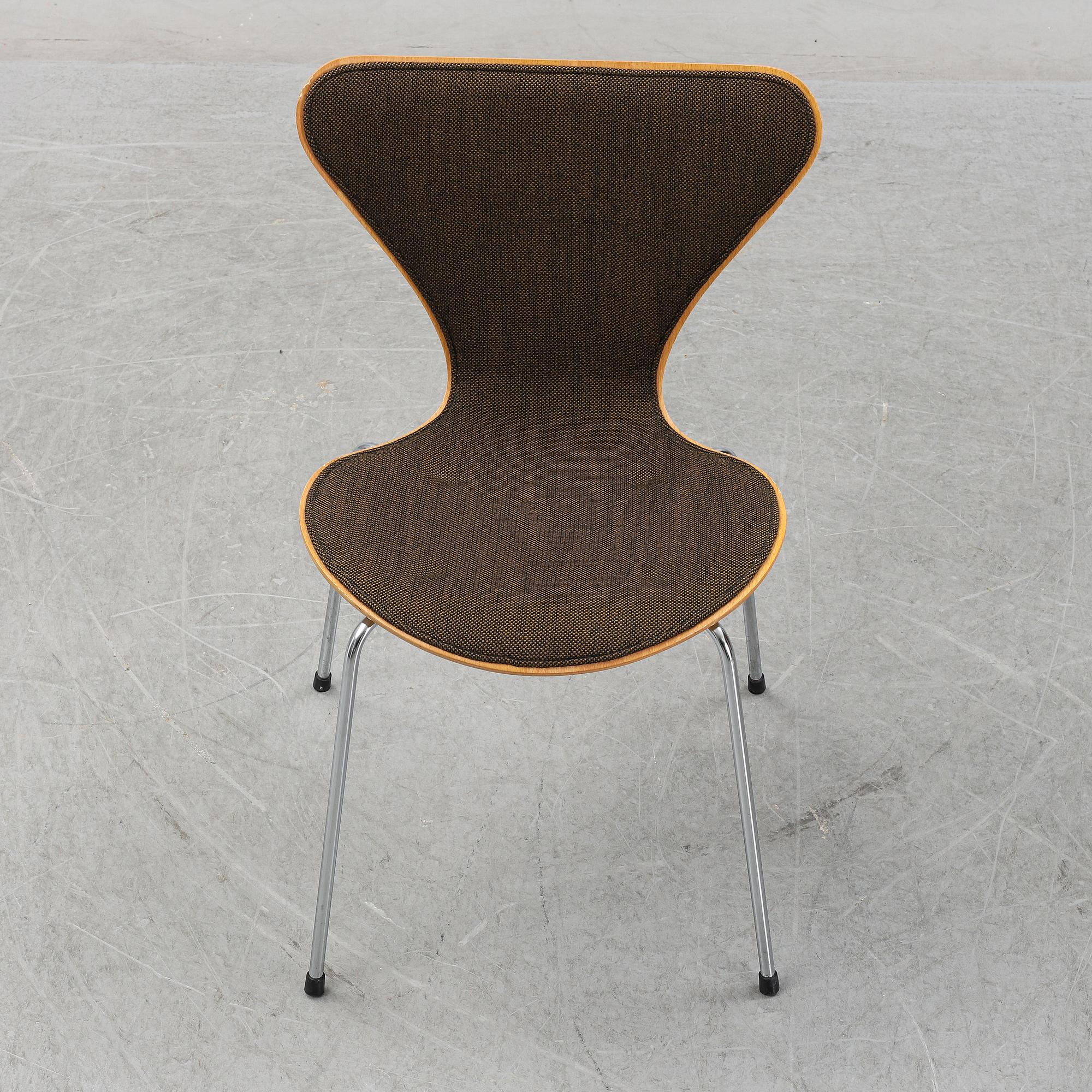 Arne Jacobsen, stolar, 9 st, "Sjuan", Fritz Hansen, Danmark, 1982.