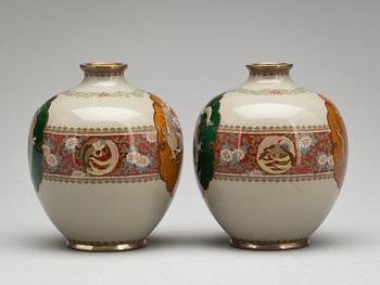 VASER, ett par, Japan, Meiji (1868-1912).