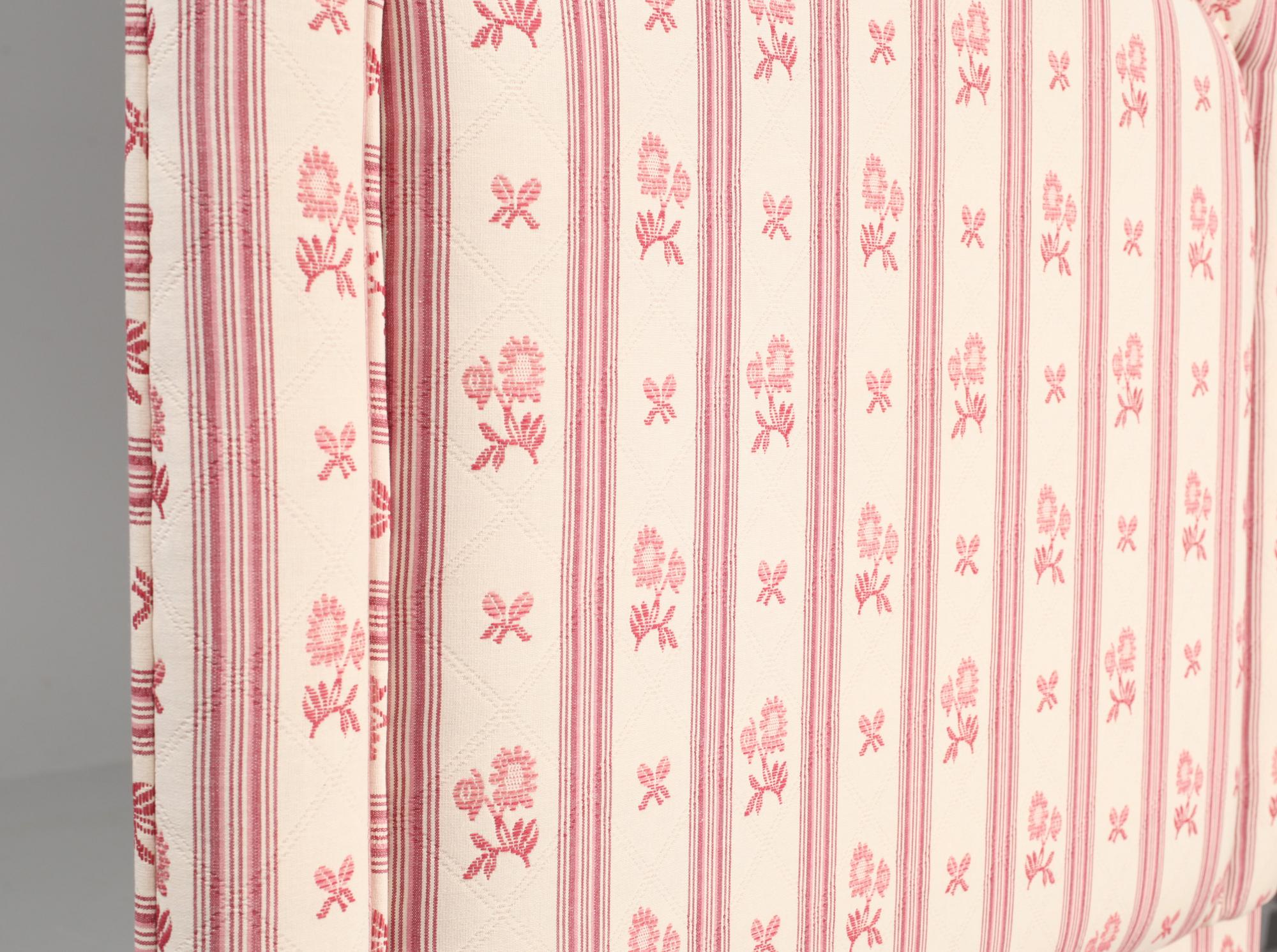 SÄNGGAVEL, gustaviansk stil, 1900-talets andra hälft.