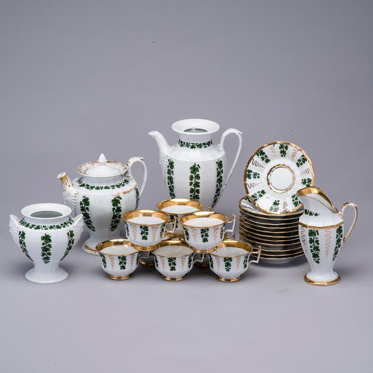 SERVIS, 12+4 delar, porslin, Meissen-liknande märkning, 1800-tal.