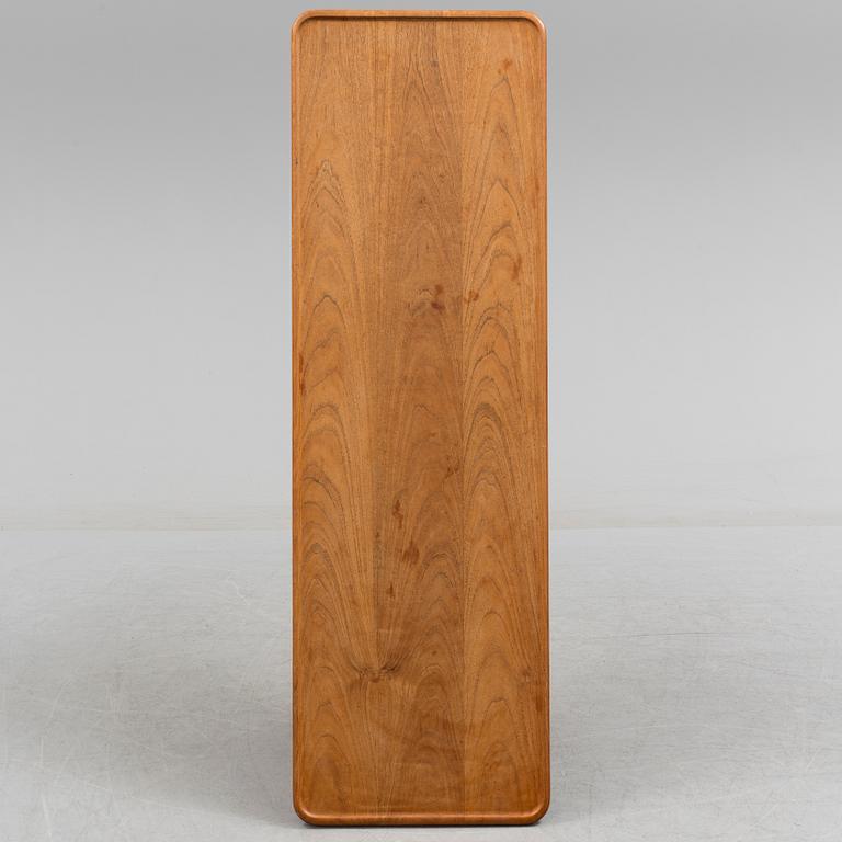 A 1950s/1960s coffie table by Hans Wegner.