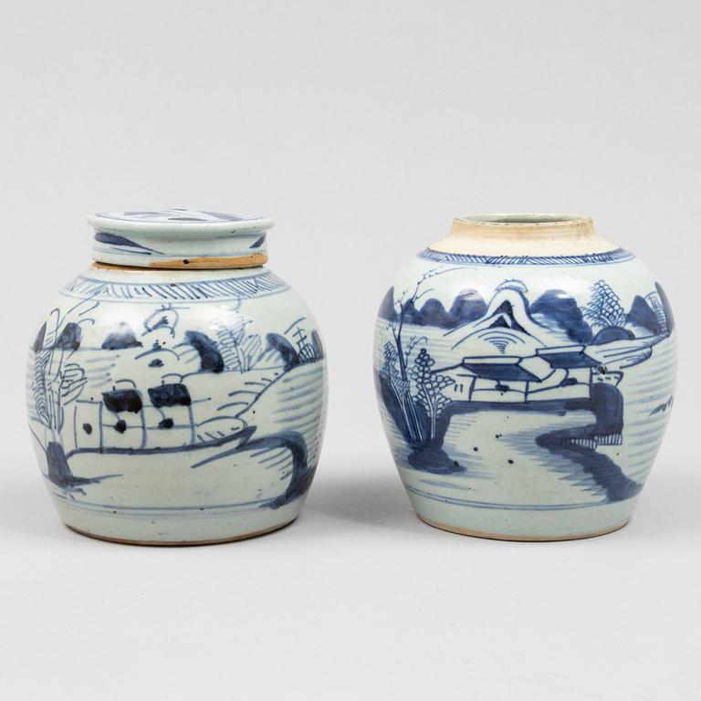 Two blue and white porcelain ginger jars, Qing dynasty, China, 19th century.