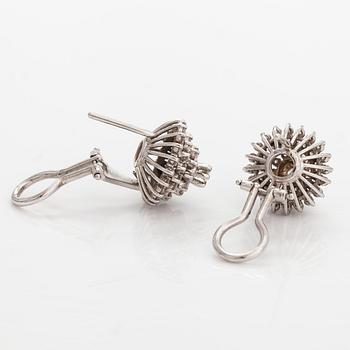 Korvakorupari, 18K valkokultaa ja timantteja n. 1.50 ct yht todistuksen mukaan.