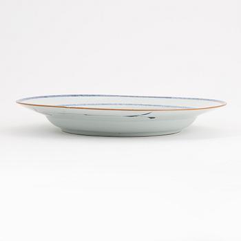 A blue and white serving dish, Qing dynasty, Yongzheng (1723-35).