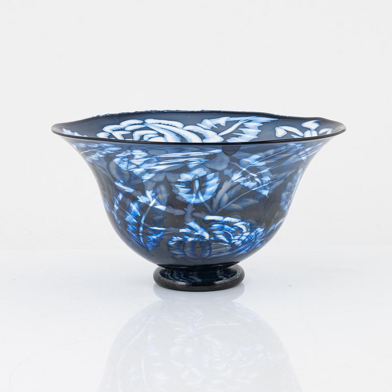 Eva Englund, a graal bowl, Orrefors Gallery, -83.