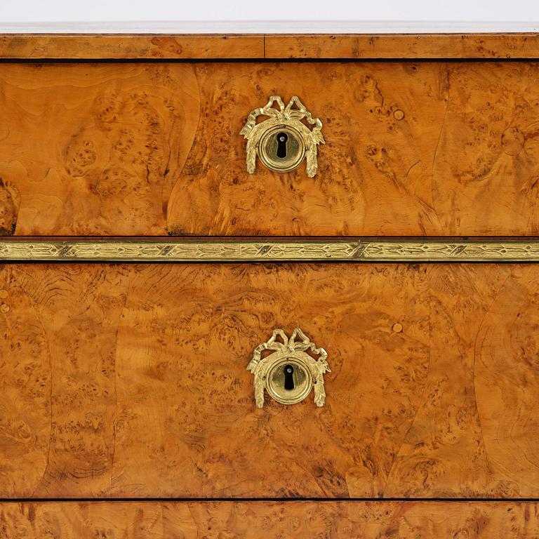 A late Gustavian burr-alder commode, early 19th century.